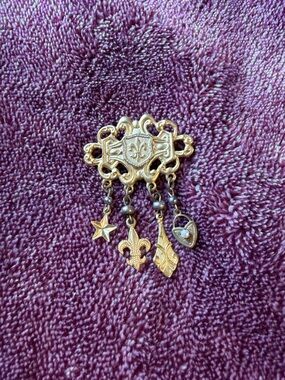 Vintage Gold-Tone Fleur de Lis Charm Dangle Brooch - Women's Jewelry